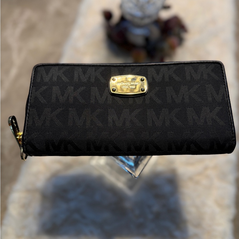 Michael Kors Zip Around Wallet Brown MK Logo – Great Everyday Wallet
